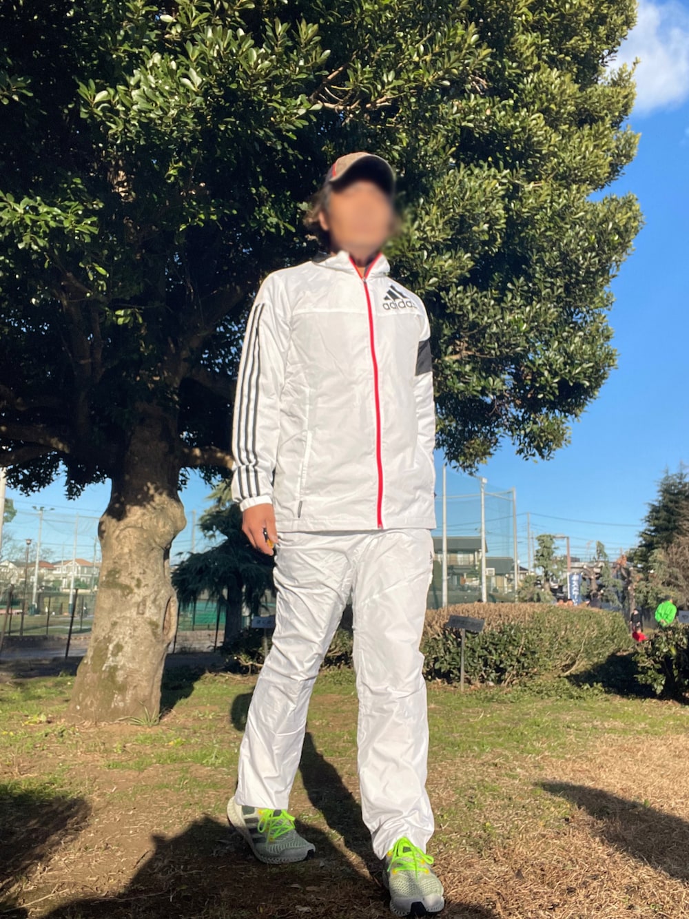 「adidas、スポーツウェア、冬コーデ、スポーツ、ランニング、駅伝大会」｜「adidasのアイテム（ジャージ、ホワイト系）」を使った、Tore@minさん（メンズ・174cm）の冬コーディネートの1枚目の写真