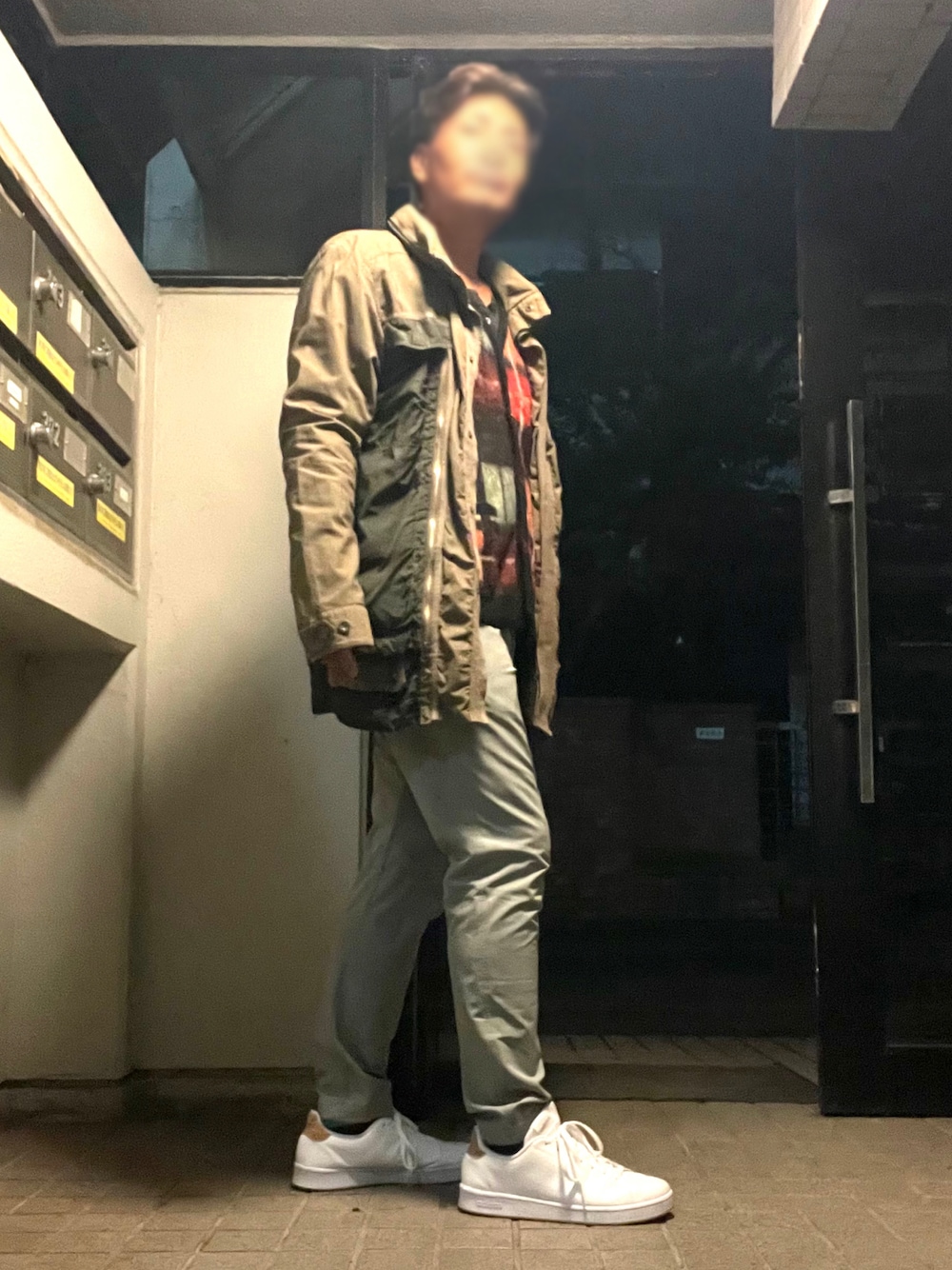 「DUARIG、MARITHE+FRANCOIS GIRBAUD、CALOLINE、WEARハロウィン2022、adidas、秋コーデ、カーディガン、近所の飲み会スタイル、スラックス、テーパードパンツ」｜「DUARIGのアイテム（その他パンツ、グレー系）」を使った、Tore@minさん（メンズ・174cm）の秋コーディネートの1枚目の写真