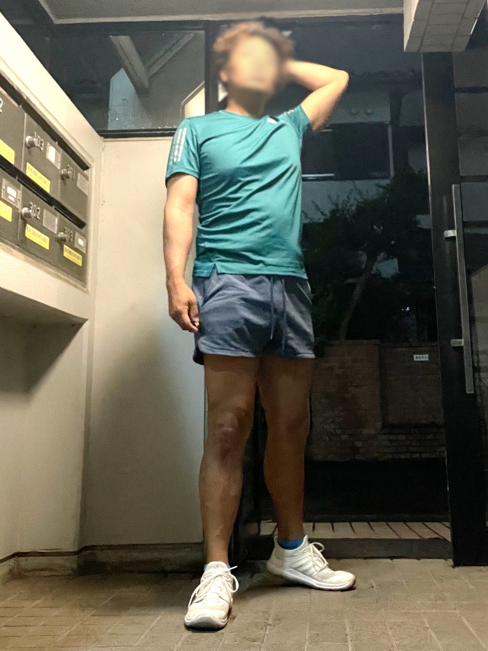 「adidas、asos、トレーニング、スポーツウェア、Tシャツ、ショートパンツ、短パン、夏コーデ」｜「adidasのアイテム（Tシャツ/カットソー、グリーン系）」を使った、Tore@minさん（メンズ・174cm）の春コーディネートの1枚目の写真