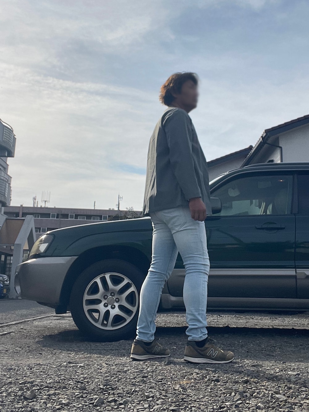 「重ね着ベストシーズン、ROYAL CRAFT、e-JEANS、New Balance、URBAN RESEARCH、ノーカラージャケット、秋コーデ、休日スタイル、大人カジュアル、キレイめコーデ、スリムデニム、ロンT」｜「NEW BALANCEのアイテム（スニーカー、グリーン系）」を使った、Tore@minさん（メンズ・174cm）の秋コーディネートの1枚目の写真