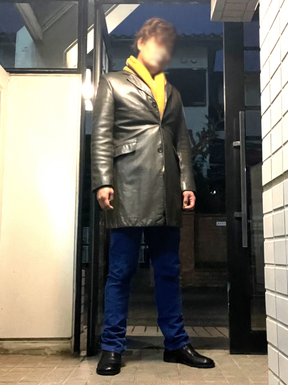「291295＝HOMME、MARITHE+FRANCOIS GIRBAUD、HUDSON、MEN'S FLANDRE、navy、冬コーデ、大人コーデ、ハード系コーデ、革コート、マフラー、革コーデ、革靴、コーデュロイパンツ」｜「MARITHE + FRANCOIS GIRBAUDのアイテム（パンツ、ブルー系）」を使った、Tore@minさん（メンズ・174cm）の冬コーディネートの1枚目の写真