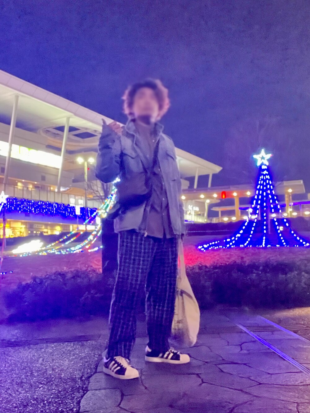 「冬コーデ、adidas originals、URBAN RESEARCH、GU、e-JEANS」｜「adidas Originalsのアイテム（スニーカー、ブラック系）」を使った、Tore@minさん（メンズ・174cm）の冬コーディネートの1枚目の写真