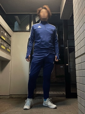 「サッカー」｜「アイテム（スウェットパンツ）」を使った、Tore@minさん（メンズ・174cm）の冬コーディネート