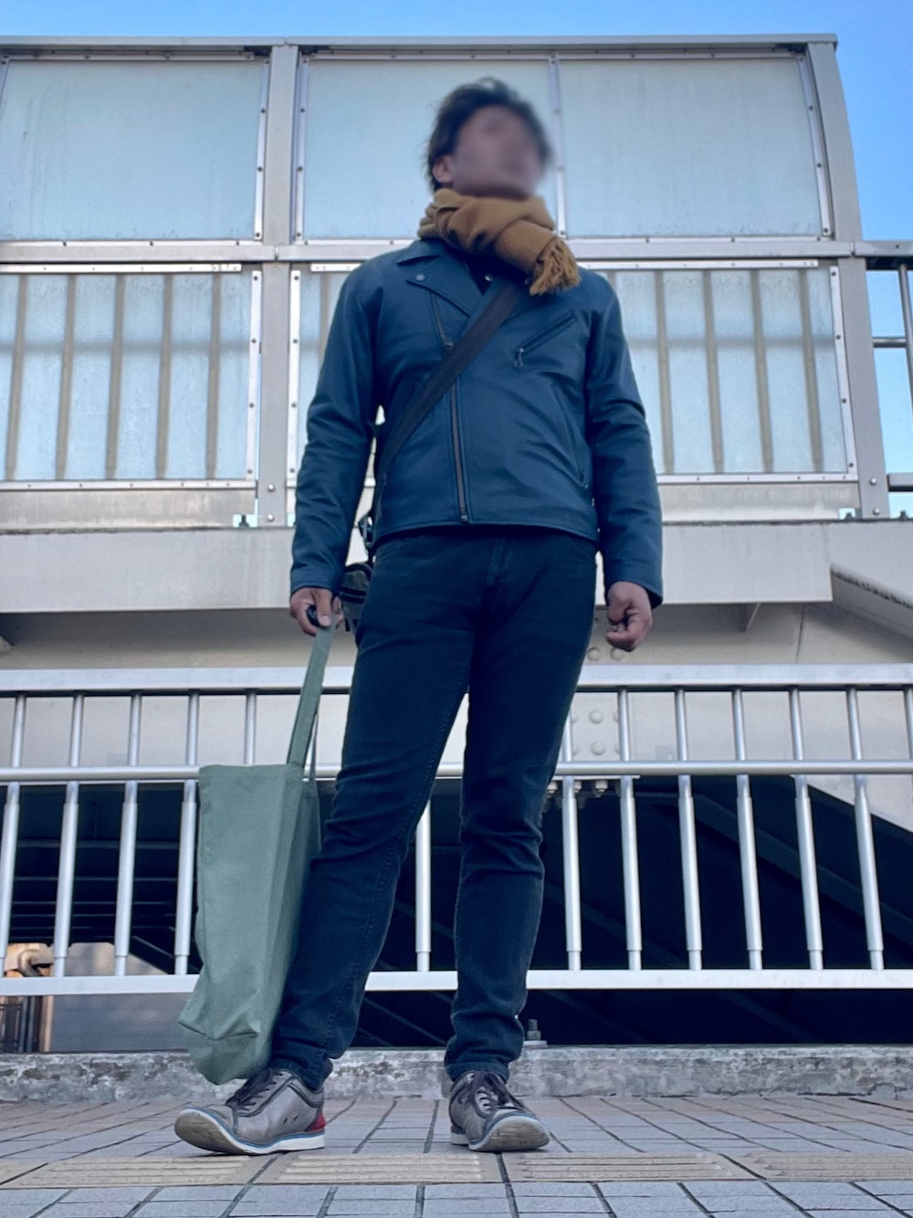 「AVIREX、MEN'SMELROSE、e-JEANS、lanvan et blue、きれいめカジュアル、ライダース、スリムデニム」｜「AVIREXのアイテム（モッズコート、ブルー系）」を使った、Tore@minさん（メンズ・174cm）の冬コーディネートの1枚目の写真