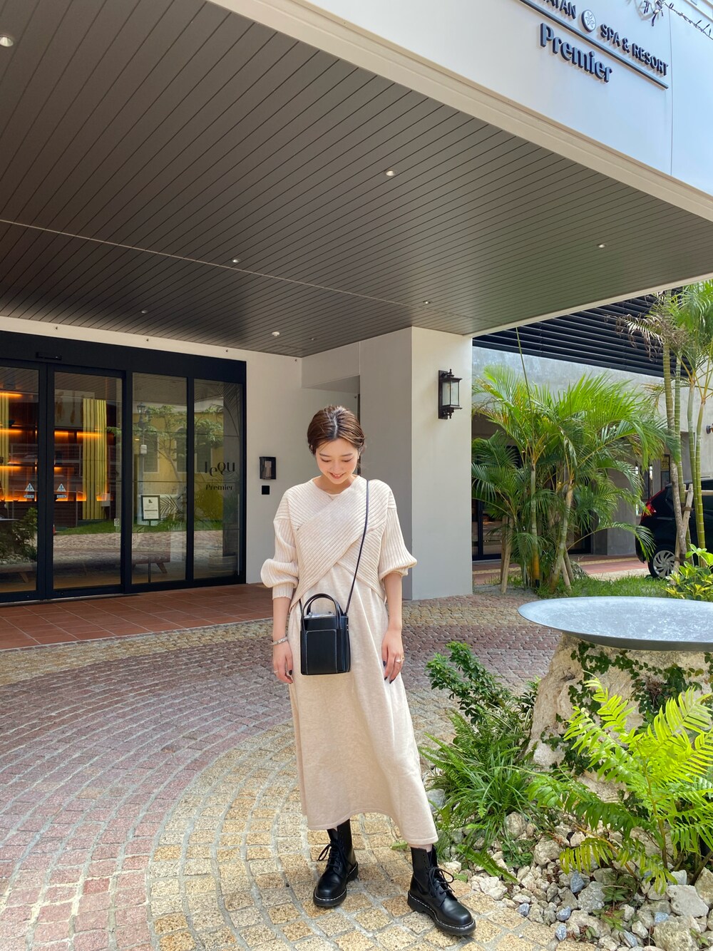 「ニット/セーター、秋のコーデ、休日スタイル、お洒落さんとつながりたい、オトナカジュアル、ootd、冬コーデ、モノトーン、リラックススタイル」｜「BEAUTY&YOUTH UNITED ARROWSのBY∴ ミニスクエアステッチショルダーバッグ（ショルダーバッグ、ブラック系）」を使った、yuppyさん（レディース・160cm）の秋コーディネートの1枚目の写真