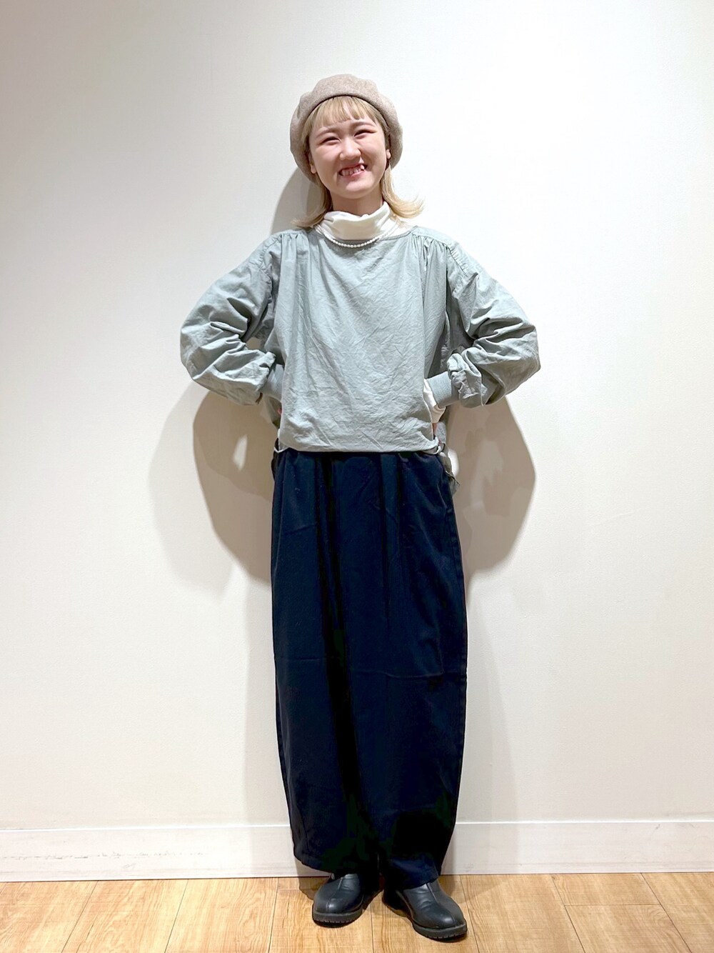 「オトナカジュアル、カジュアルコーデ、シンプル、タートルネック、大人かわいい、シンプルコーデ、ナチュラル、カラー×コーデ、低身長コーデ、ベレー帽、差し色、カジュアル、ブラウス、ベーシック/シンプル、シンプルスタイル」｜「niko and...のオリジナルカラーベレー帽（ハンチング/ベレー帽、ブラウン系）」を使った、ゆきなさん（骨格ナチュラル・レディース・154cm）の冬コーディネートの1枚目の写真