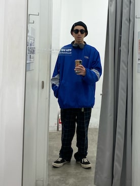 「ヘッドホン」｜「アイテム（ナイロンジャケット）」を使った、endyさん（メンズ・173cm）の冬コーディネート