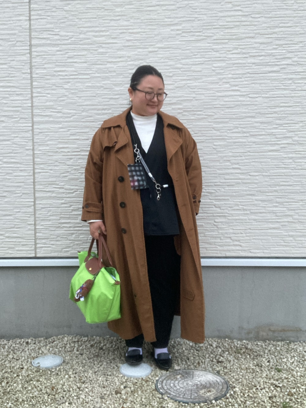「ベスト、テーパードパンツ、セットアップ、ハイネック、パンプス、トートバッグ、LONGCHAMP、メガネ女子、ママコーデ、ぽっちゃり、デブママですがなにか？、プラスサイズ、ありがとう꒰๑͒ ु•ꇵ͒•`๑͒꒱☁︎」｜「MEDE19FのＭＥＤＥ１９Ｆ　古着屋で見つけたようなオーバーサイズトレンチコート（トレンチコート、ブラウン系）」を使った、☁︎•ꇵ͒•`s☺︎+sa*॰¨̮さん（レディース・155cm）の秋コーディネートの1枚目の写真