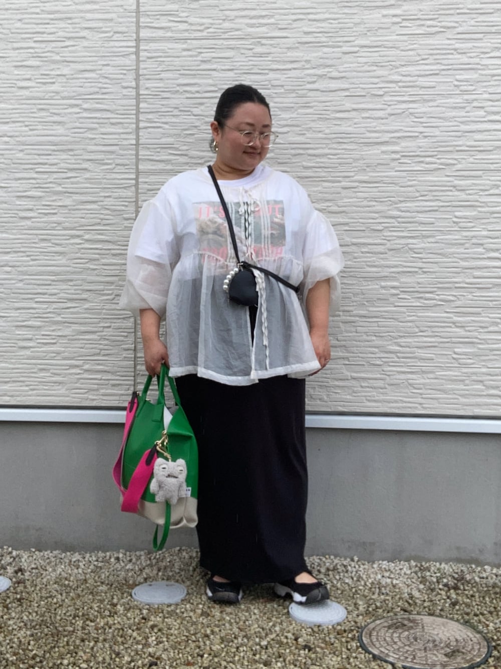 ☁︎•ꇵ͒•`s☺︎+sa*॰¨̮さんの「白ブラウス☁︎XL（SHEIN）」を使ったコーディネートの1枚目の写真