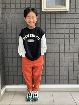 「GU（ジーユー）のアイテム（Tシャツ/カットソー、ブラック系）」を使った、☁︎•ꇵ͒•`s☺︎+sa*॰¨̮さん（キッズ・122cm）の秋コーディネート