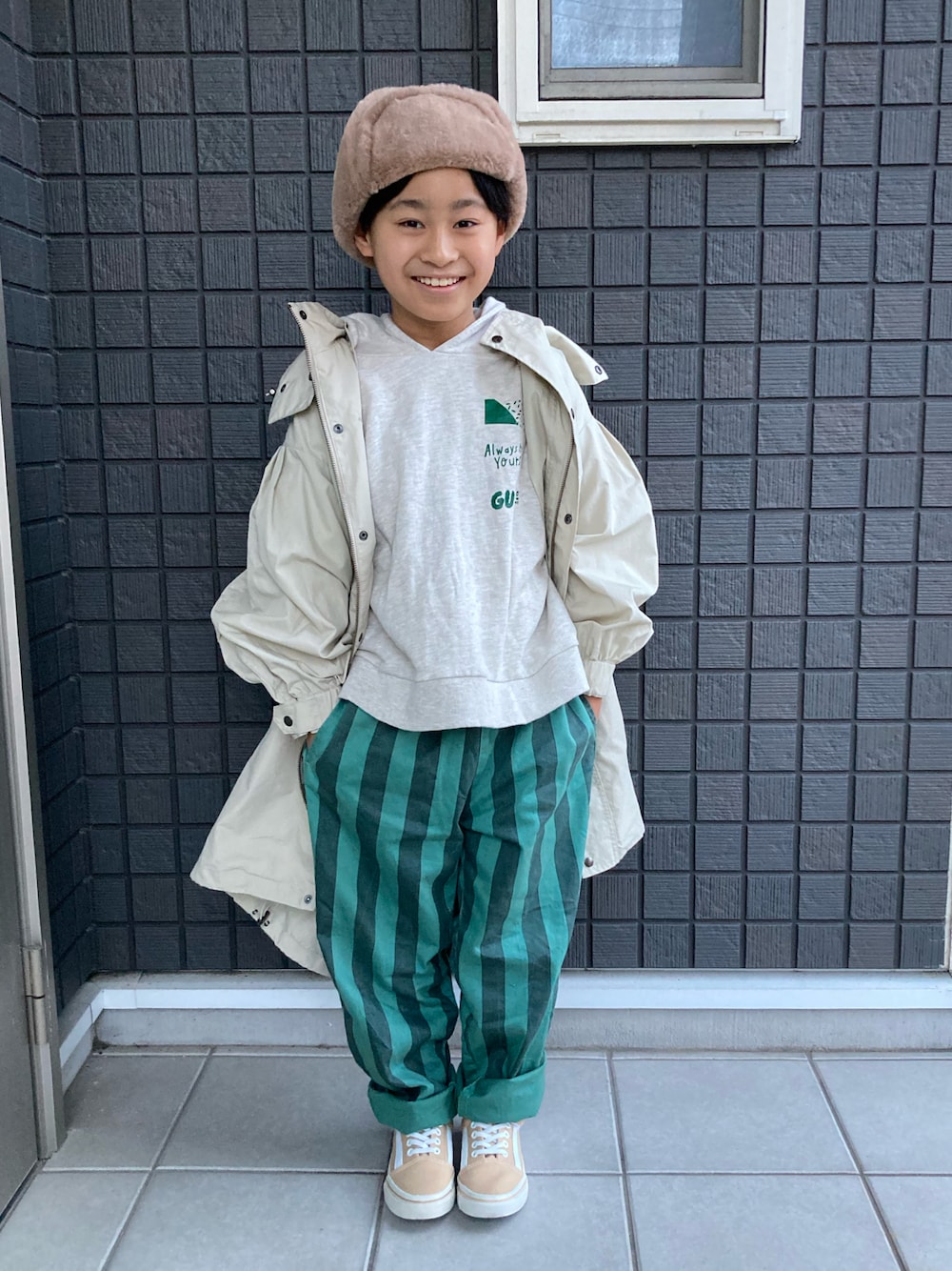 「モッズコート、パーカー、ロゴスウェット、ストライプパンツ、スニーカー、フライトキャップ、男の子、8歳、小学生、ありがとう꒰๑͒ ु•ꇵ͒•`๑͒꒱☁︎」｜「LOWRYS FARMの３ＷＡＹモッズコート　343112（モッズコート、ベージュ系）」を使った、☁︎•ꇵ͒•`s☺︎+sa*॰¨̮さん（キッズ・124cm）の冬コーディネートの1枚目の写真