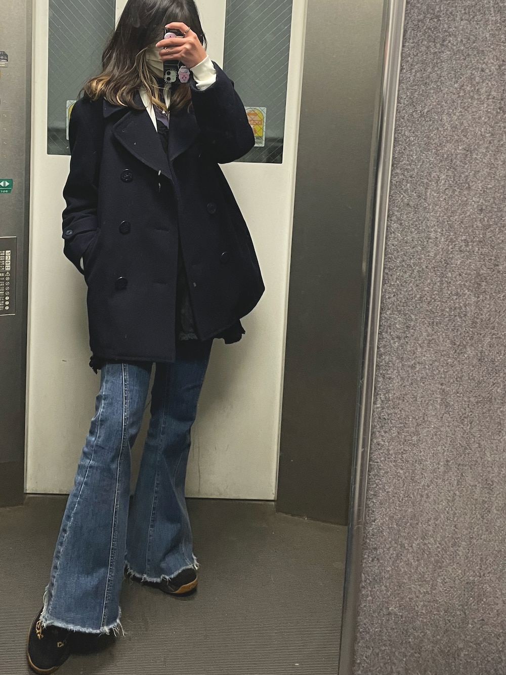 DIESELのスウェットを使った「フレアパンツ」の人気ファッション