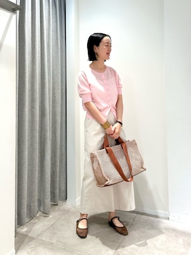 「NATURAL BEAUTY BASIC（ナチュラルビューティーベーシック）のクリアボタンシアーカーディガン（カーディガン/ボレロ、ピンク系）」を使った、ikuenbbさん（レディース・161cm）の夏コーディネート