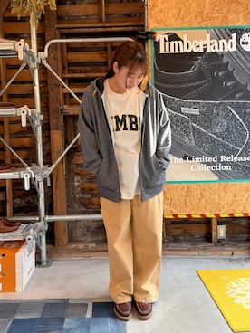 「Timberland（ティンバーランド）の半袖 TIMBS Tシャツ ユニセックス（Tシャツ/カットソー、ホワイト系）」を使った、かりなさん（レディース・164cm）の春コーディネート