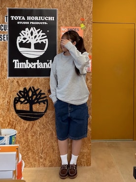 「Timberland（ティンバーランド）のヘリンボーン クルー スウェットシャツ ユニセックス（スウェット、ベージュ系）」を使った、かりなさん（レディース・164cm）の夏コーディネート