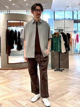 「EDIFICE（エディフィス）のサッカー プリント イージー パンツ（スラックス、ブラウン系）」を使った、TERAIさん（メンズ・183cm）の春コーディネート
