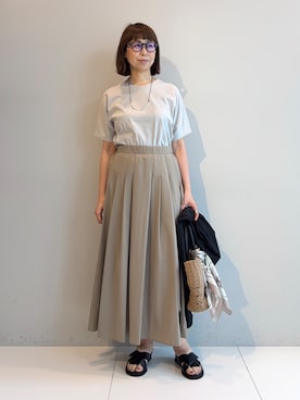 「INDIVI（インディヴィ）の【60cm四方】スクエアスカーフ（バンダナ/スカーフ、オレンジ系）」を使った、imurayamaさん（レディース）の春コーディネート