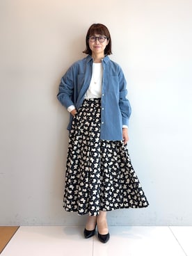 「INDIVI（インディヴィ）の【大人コーデュロイ／SETUP可】オーバーサイズシャツ（シャツ/ブラウス、ブルー系）」を使った、imurayamaさん（レディース）の夏コーディネート