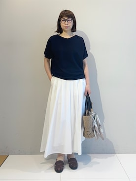 「INDIVI（インディヴィ）の【60cm四方】スクエアスカーフ（バンダナ/スカーフ、オレンジ系）」を使った、imurayamaさん（レディース）の春コーディネート