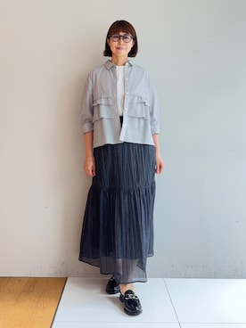 「INDIVI（インディヴィ）の【洗える／きれいめ】デニム風シアーティアードスカート（スカート、ブルー系）」を使った、imurayamaさん（レディース）の春コーディネート