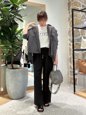 「Jena espace merveilleux(ジェナ エスパスメルヴェイユ)の【通気性に優れた】バックシャーリングシャツ(シャツ/ブラウス、グレー系)」を使った、kana32cdさん(レディース・155cm)の春コーディネート