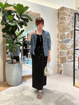 「Jena espace merveilleux(ジェナ エスパスメルヴェイユ)の【累計販売枚数1万枚突破!】テンセルデニムシャツ(シャツ/ブラウス、ブルー系)」を使った、kana32cdさん(レディース・155cm)の春コーディネート