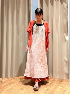 「SHOO・LA・RUE（シューラルー）の【S-LL/ひんやり】後ろ姿も抜かりなく インせず着られる バックギャザーシャツ（シャツ/ブラウス、オレンジ系）」を使った、もんちゃんさん（レディース・158cm）の夏コーディネート
