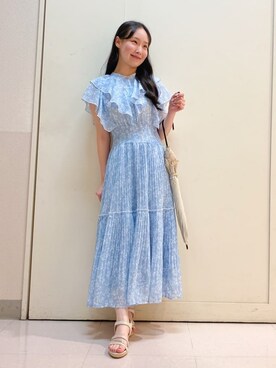 「アイテム（長傘、ベージュ系）」を使った、あい梨さん（レディース・157cm）の夏コーディネート