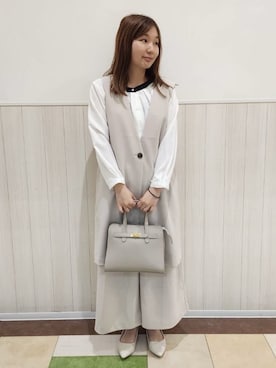 「SHOO・LA・RUE（シューラルー）の【通勤／デイリー／セットアップ可】マルチに使える カットジョーゼット ジレ（ベスト、ベージュ系）」を使った、shioriさん（レディース・157cm）の冬コーディネート