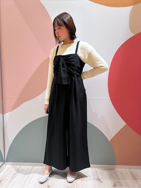 「SHOO・LA・RUE（シューラルー）のさりげない凹凸感で表情豊か。ロールネックニット（Knitwear、ホワイト系）」を使った、末っ子さん（レディース・165cm）の冬コーディネート