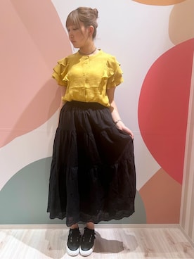 「DRESKIP（ドレスキップ）の【無地/ドット柄】お袖フリルが華やぐ きれいめブラウス（Shirts、イエロー系）」を使った、末っ子さん（レディース・165cm）の夏コーディネート