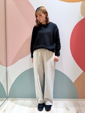 「SHOO・LA・RUE（シューラルー）の【洗濯機可/S-LL】上品にキラリと華やぐ スパンコールニット（Knitwear、ブラック系）」を使った、末っ子さん（レディース・165cm）の冬コーディネート