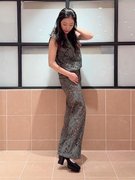 「ESPERANZA（エスペランサ）のスクエアトゥダブルストラップ厚底パンプス（パンプス、ブラック系）」を使った、kaoriさん（レディース・165cm）の秋コーディネート