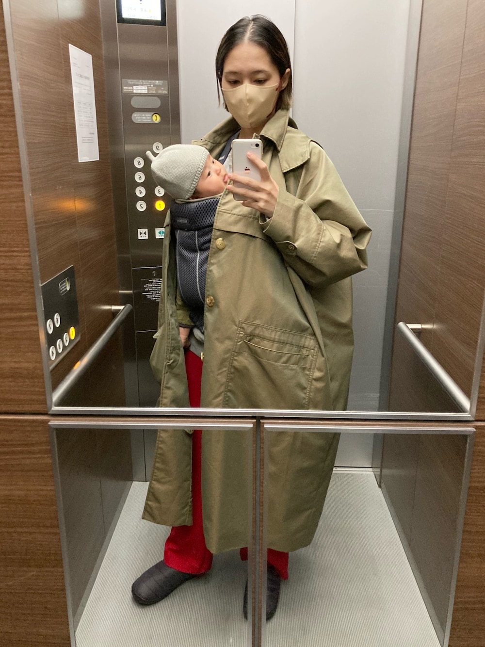 「ママコーデ、カジュアルコーデ、おさんぽスタイル、モッズコート、ニットパンツ、fillthebill、ユニクロ、UNIQLO U、SUBU、がんばりたいがー」｜「Steven Alanの＜FILL THE BILL＞ SOUTIEN COLLAR COAT/ステンカラーコート（ステンカラーコート、グリーン系）」を使った、ydcさん（レディース・167cm）の冬コーディネートの1枚目の写真