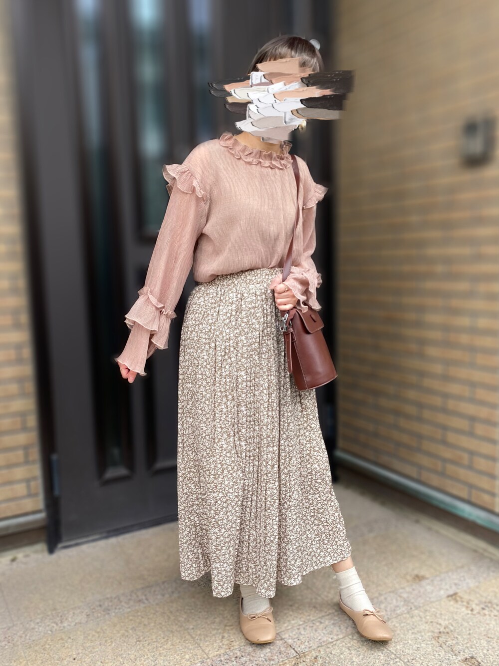 「プリーツスカート、花柄スカート、透け感、バレエシューズ」｜「SVECの甲深フラットシューズ , 甲深バレエシューズ SVEC / シュベック Ballet Shoes , Flat Pumps（バレエシューズ、ベージュ系）」を使った、ぽんぬさん（レディース・154cm）の秋コーディネートの1枚目の写真