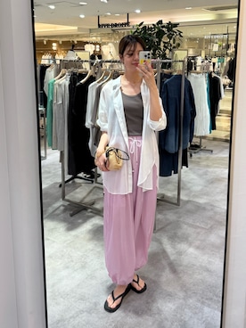 「RIVE DROITE（リヴドロワ）の【手洗い可/弱撥水素材】エアリーバルーンパンツ（その他パンツ、ピンク系）」を使った、まゆさん（レディース・171cm）の夏コーディネート