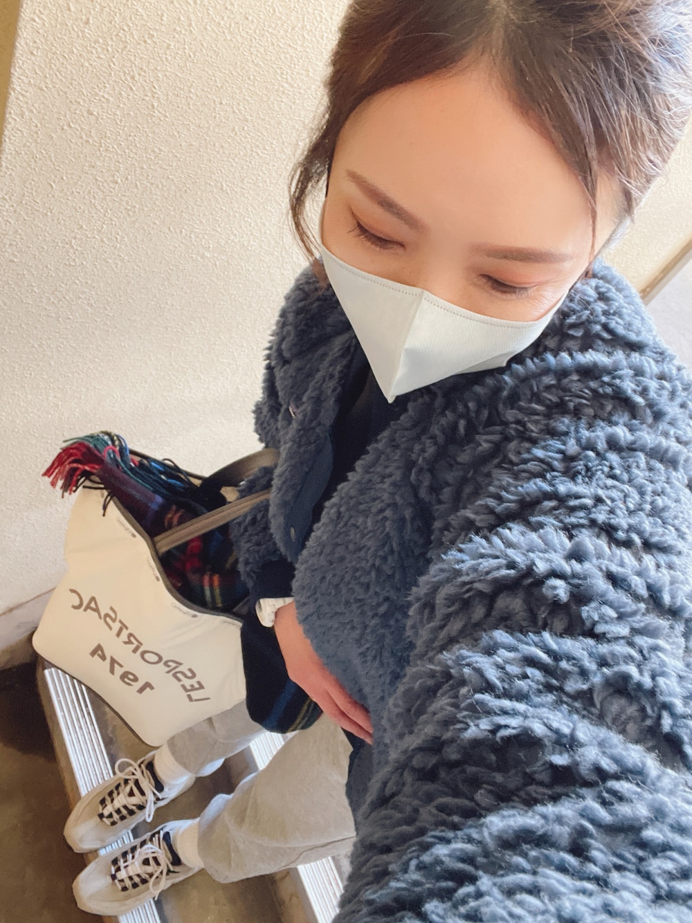 「大人カジュアル、ラクチンコーデ、休日コーデ、リラックススタイル、スエットパンツ、スニーカーコーデ、スニーカー、パタゴニア」｜「patagoniaの【patagonia(パタゴニア)】25/J RETRO-X BOMBERJK（ブルゾン、ブルー系）」を使った、yuzuuu〜♡さん（レディース・159cm）の冬コーディネートの1枚目の写真