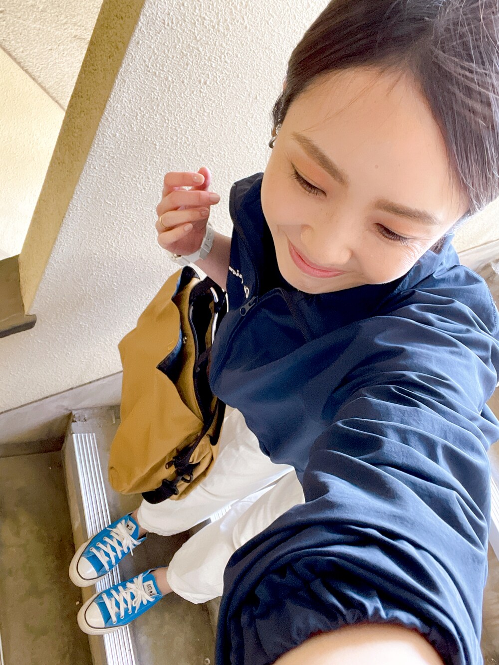 「チャンピオン、ホワイトデニム、シンプルコーデ、大人カジュアル、休日コーデ、ゆるコーデ、コンバース、パンツコーデ、ZARA」｜「Championのアイテム（ブルゾン、ブルー系）」を使った、yuzuuu〜♡さん（レディース・159cm）の春コーディネートの1枚目の写真