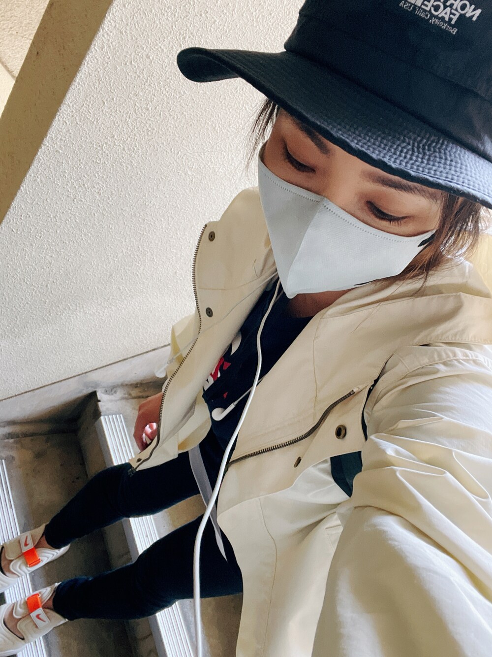 「THE NORTH FACE、休日コーデ、オトナカジュアル、ＧＷ、野球、黒スキニー、ブルゾン、アクアリフト」｜「無印良品のアイテム（ブルゾン、ホワイト系）」を使った、yuzuuu〜♡さん（レディース・159cm）の春コーディネートの1枚目の写真