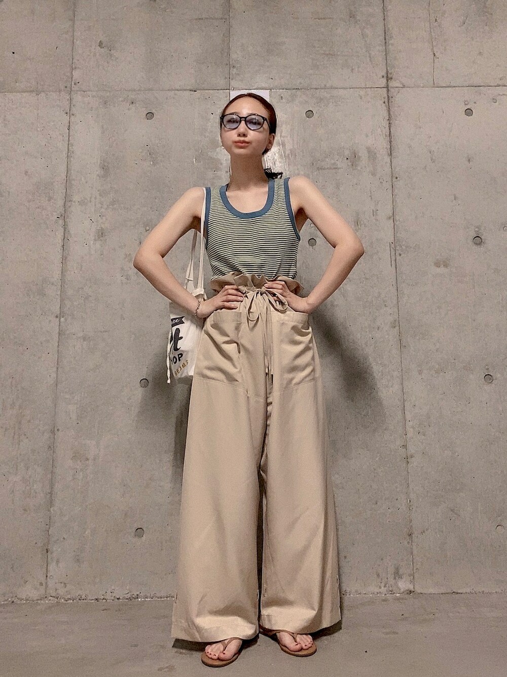 「夏、大人カジュアル、パンツスタイル、FREAK’Ｓ STORE、miller、ボーダー、mact、カジュアル、そこまでコーデ、夏コーデ」｜「FREAK'S STOREのアイテム（その他パンツ、ベージュ系）」を使った、momokoさん（レディース・154cm）の夏コーディネートの1枚目の写真