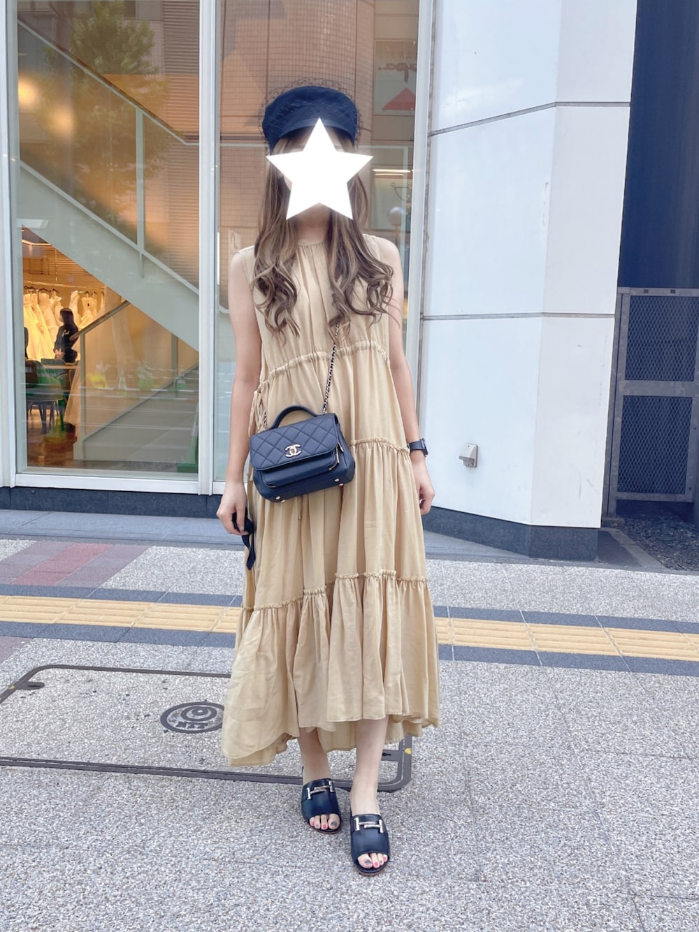 「TOD’SのTod's - Embellished Leather Mules - Black（サンダル、ブラック系）」を使った、✭♡ayaka♡✭さん（レディース・156cm）の夏コーディネートの1枚目の写真