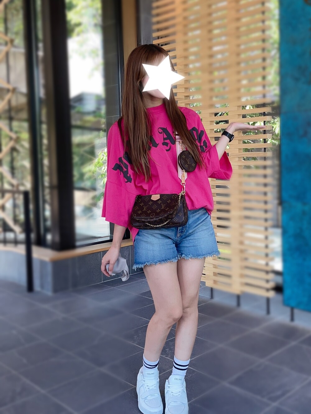 「CELINEのアイテム（スニーカー、ホワイト系）」を使った、✭♡ayaka♡✭さん（レディース・156cm）の夏コーディネートの1枚目の写真