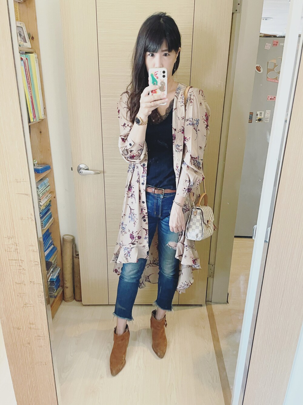 「fifth、UNIQLO、Ungrid、LouisVuitton、Sam Edelman、Taiwan」｜「fifthのフラワーフィッシュテールシャツワンピース（シャツワンピース、ベージュ系）」を使った、Winnie C 🇹🇼さん（レディース・163cm）の秋コーディネートの1枚目の写真