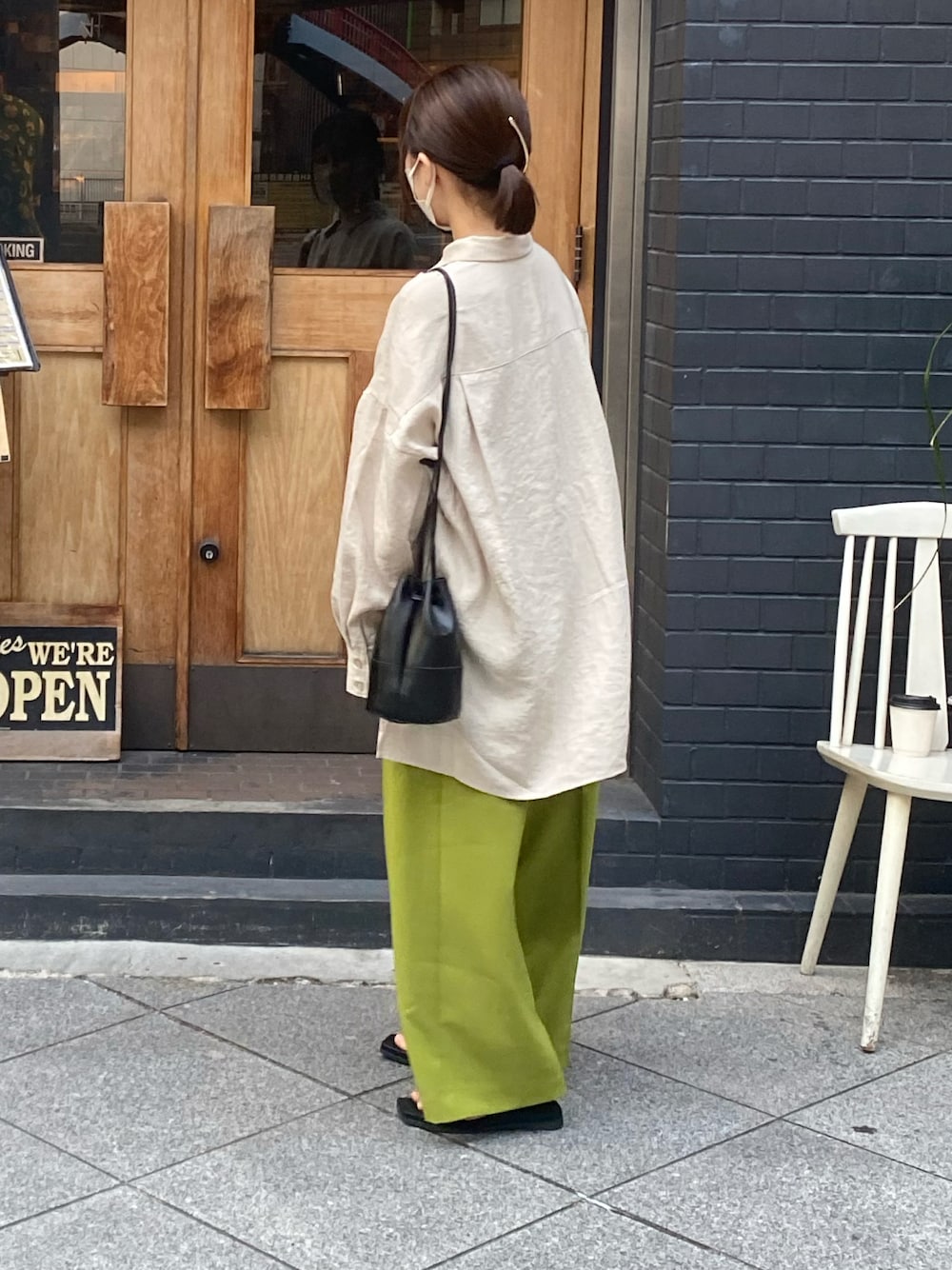「シャツスタイル、ピスタチオグリーン、ピスタチオカラー、ゆるコーデ、お洒落さんとつながりたい、低身長コーデ」｜「DISCOATのセンタープレスカラーワイドパンツ（その他パンツ、グリーン系）」を使った、leafmoonさん（レディース・152cm）の秋コーディネートの1枚目の写真
