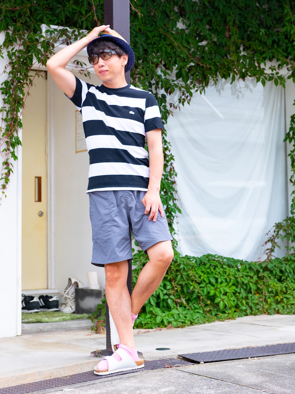 「麦わら帽子、太ボーダー、ボーダー、ボーダートップス、短パン、ショートパンツ、夏コーデ、Ｔシャツ、夏、ハーフパンツ」｜「tk.TAKEO KIKUCHIの麦わら帽子（ハット、ベージュ系）」を使った、えてるさん（メンズ・159cm）の夏コーディネートの1枚目の写真