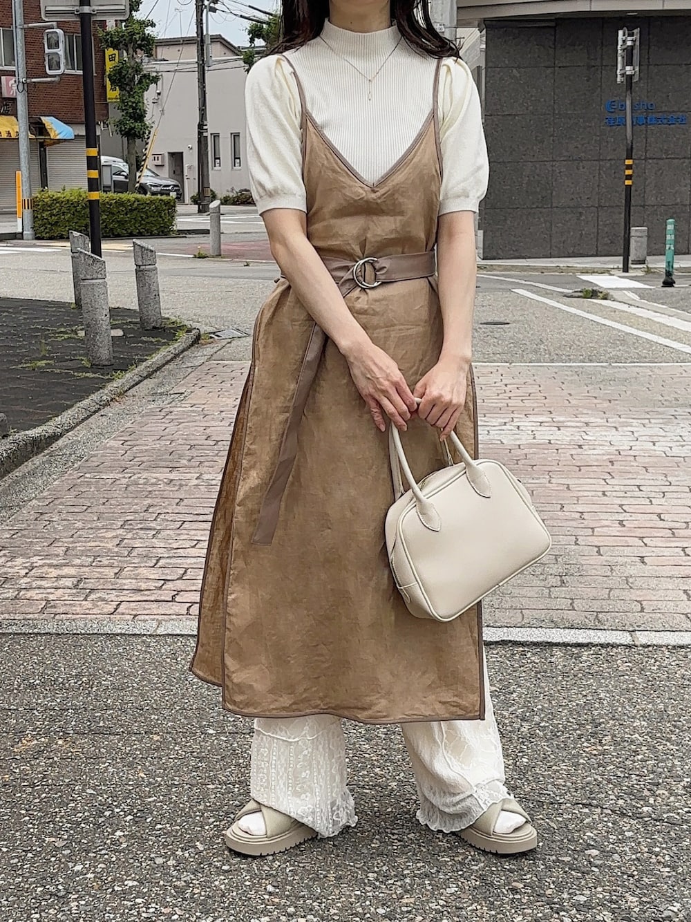 「夏コーデ、デートコーデ、ワンピース、厚底サンダル、レイヤードスタイル、サンダル、プチプラ、お出かけコーデ、マタニティコーデ、マタニティ、妊婦コーデ、妊婦」｜「COCOMOMOのさらっとした肌ざわり！ ぷちハイネック パフスリーブ サマーニット（ニット/セーター、ホワイト系）」を使った、えだ( ¨̮ )さん（レディース・155cm）の夏コーディネートの1枚目の写真