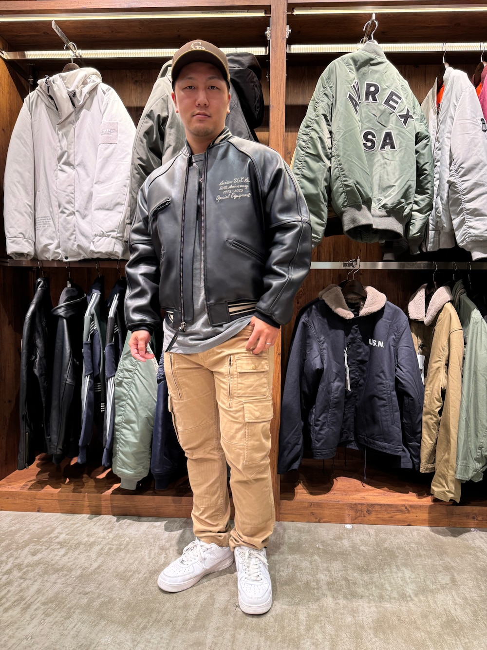 「AVIREX、AVIREXBelle、AVIREX海老名、AVIREX海老名店、真冬のあったかスタイル、今日のコーデ、レザー、レザージャケット、50th anniversary、いいね、save、フォローお願いします🤑」｜「AVIREXの《50th Anniversary》VARSITY JACKET / バーシティ ジャケット / AVIREX / アヴィレックス（スタジャン、ブラック系）」を使った、toshioさん（メンズ・169cm）の冬コーディネートの1枚目の写真