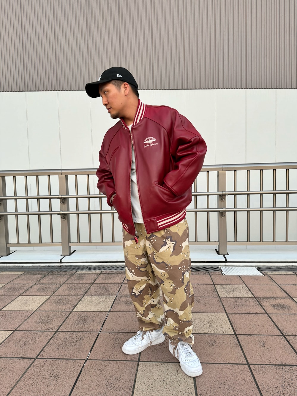 「AVIREX、AVIREXBelle、AVIREX海老名、ootd、ミリタリー、ストリート、キャップ、スニーカー、ファッションの力を信じよう、いいね、save、フォローお願いします🤑」｜「AVIREXのヴァーシティ ジャケット/ VARSITY JACKET（その他アウター、レッド系）」を使った、toshioさん（メンズ・169cm）の夏コーディネートの1枚目の写真