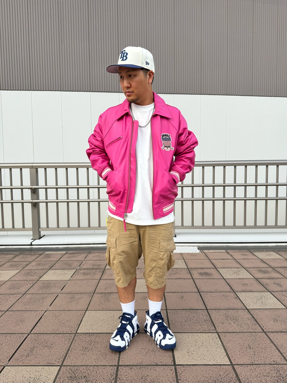 「AVIREX、AVIREXBelle、AVIREX海老名、ootd、ファッションの力を信じよう、ミリタリー、スタジャン、定番、キャップ、ソックス」｜「AVIREXのLIGHT SIGNATURE VARSITY JACKET / ライト シグネチャー バーシティ ジャケット / AVIREX / アヴィレックス（スタジャン、ピンク系）」を使った、toshioさん（メンズ・169cm）の夏コーディネートの1枚目の写真