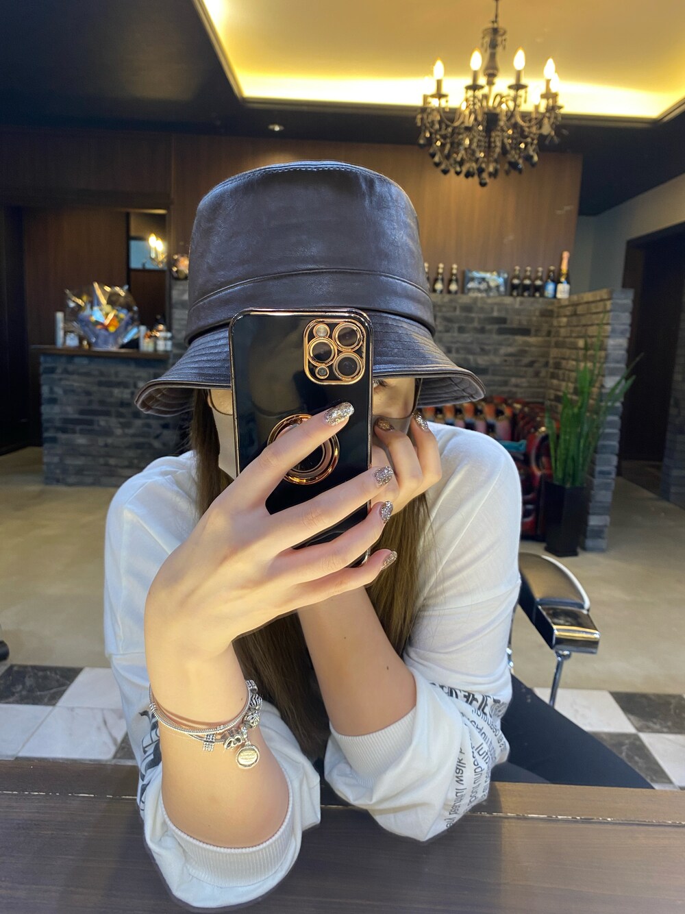 「大人カジュアル、着回しコーデ、バケットハット、バケハ女子、カジュアルコーデ、カジュアル、ENVYM、envym_staff、envym、envym_harajuku」｜「ENVYMのフエイクレザーバケットＨＡＴ（ハット、ブラウン系）」を使った、ENVYM_MADOKAさん（レディース・164cm）の秋コーディネートの1枚目の写真